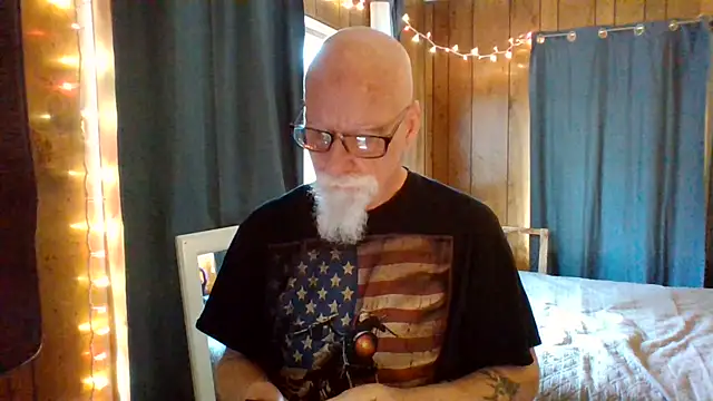 Snapshot of mayas_husband chatting on February 16, 2025, 8:44 pm mayas husband online show from February 16, 2025, 8:44 pm