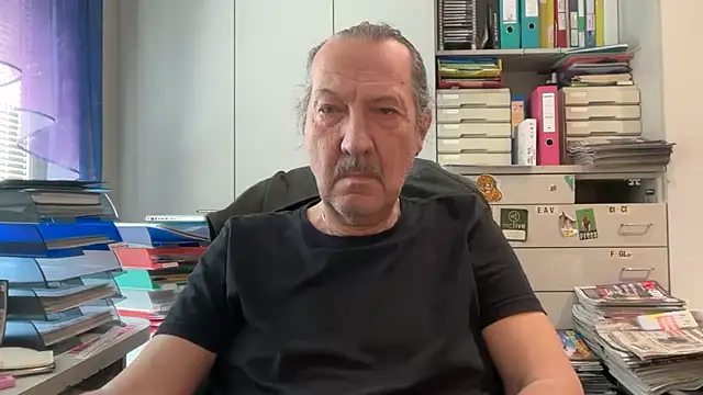 HMStraps01 online show from May 5, 2026, 11:51 am