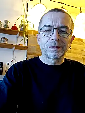 Snapshot of Xavspank2 chatting on December 3, 2025, 10:24 am Xavspank2 online show from December 3, 2025, 10:24 am