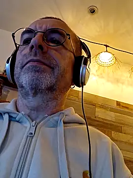 Snapshot of Xavspank2 chatting on December 15, 2025, 10:30 am Xavspank2 online show from December 15, 2025, 10:30 am