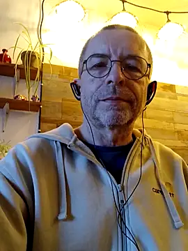 Snapshot of Xavspank2 chatting on February 10, 2026, 10:30 am Xavspank2 online show from February 10, 2026, 10:30 am