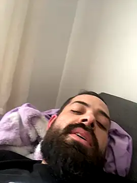 guccititi online show from November 12, 2025, 2:06 pm