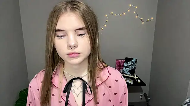 CarolinePepper online show from March 15, 2025, 5:04 pm