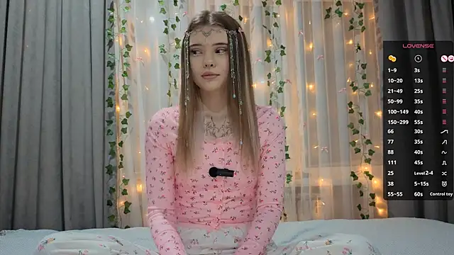 Snapshot of CarolinePepper chatting on January 9, 2026, 1:47 pm CarolinePepper online show from January 9, 2026, 1:47 pm