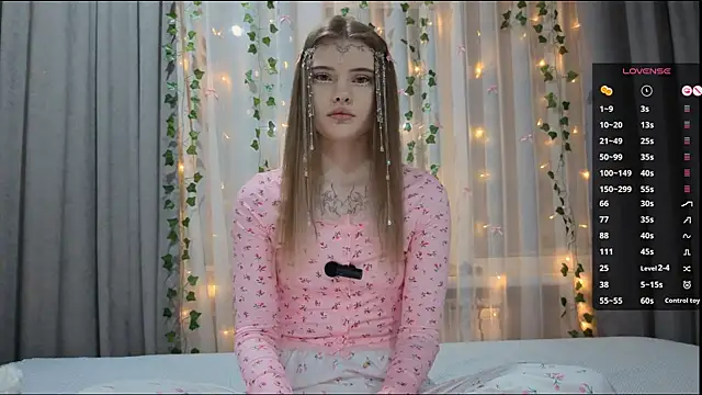 Snapshot of CarolinePepper chatting on January 10, 2026, 1:57 pm CarolinePepper online show from January 10, 2026, 1:57 pm