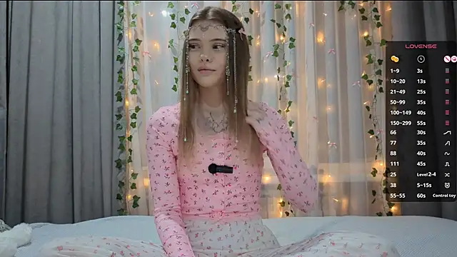 Snapshot of CarolinePepper chatting on January 11, 2026, 2:00 pm CarolinePepper online show from January 11, 2026, 2:00 pm