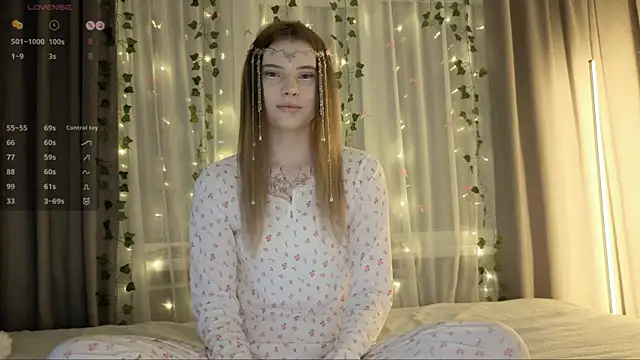 Snapshot of CarolinePepper chatting on February 1, 2026, 2:15 pm CarolinePepper online show from February 1, 2026, 2:15 pm