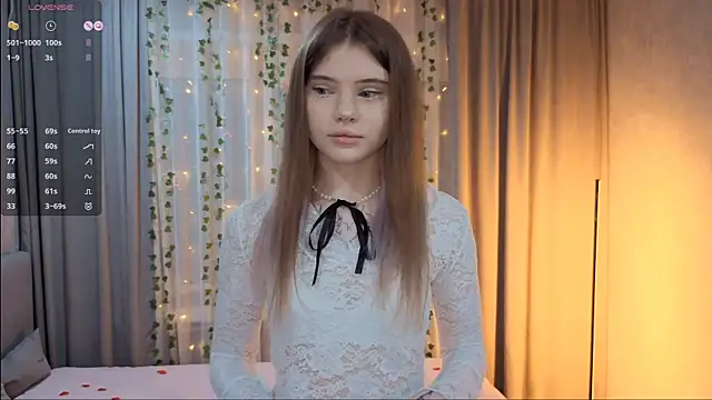 Snapshot of CarolinePepper chatting on February 15, 2026, 1:31 pm CarolinePepper online show from February 15, 2026, 1:31 pm