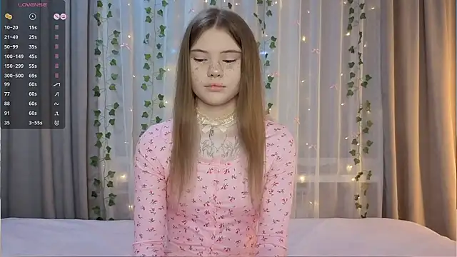 Snapshot of CarolinePepper chatting on February 28, 2026, 1:45 pm CarolinePepper online show from February 28, 2026, 1:45 pm