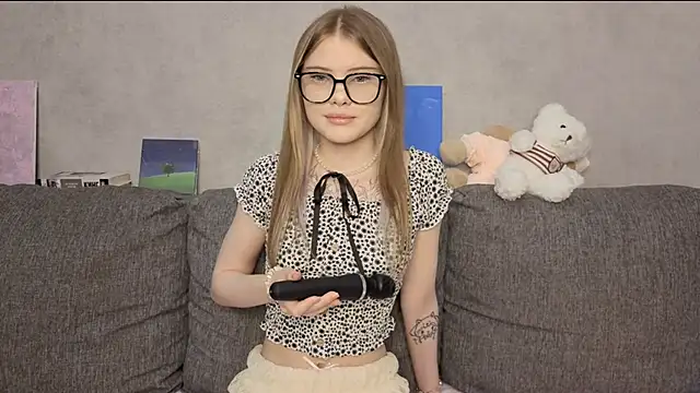 CarolinePepper online show from May 24, 2026, 1:27 pm