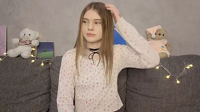 CarolinePepper online show from May 28, 2026, 1:30 pm