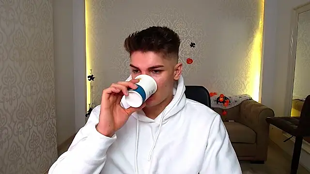 MaxKaiden online show from October 23, 2025, 4:56 am