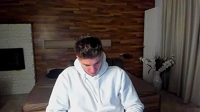 MaxKaiden online show from March 19, 2026, 5:22 am