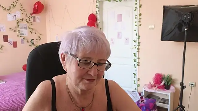 Snapshot of Sandra_Snowflake chatting on March 25, 2026, 11:05 am Sandra Snowflake online show from March 25, 2026, 11:05 am