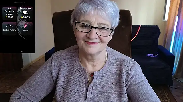 Snapshot of Sandra_Snowflake chatting on April 3, 2026, 10:35 am Sandra Snowflake online show from April 3, 2026, 10:35 am