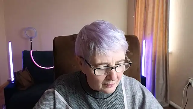 Snapshot of Sandra_Snowflake chatting on April 8, 2026, 12:16 pm Sandra Snowflake online show from April 8, 2026, 12:16 pm