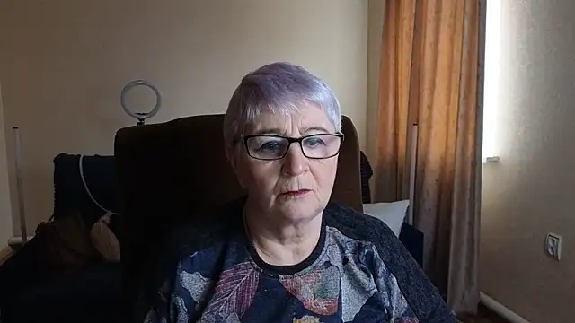 Snapshot of Sandra_Snowflake chatting on April 13, 2026, 4:18 am Sandra Snowflake online show from April 13, 2026, 4:18 am