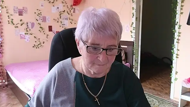 Snapshot of Sandra_Snowflake chatting on April 30, 2026, 11:05 am Sandra Snowflake online show from April 30, 2026, 11:05 am