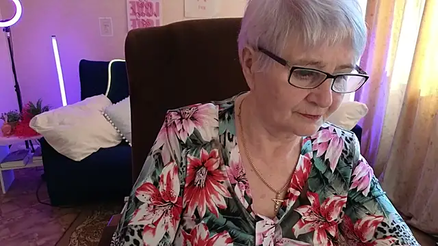 Snapshot of Sandra_Snowflake chatting on May 6, 2026, 12:54 pm Sandra Snowflake online show from May 6, 2026, 12:54 pm