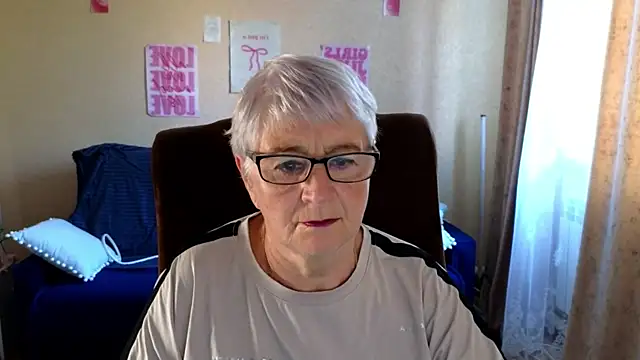 Sandra Snowflake online show from June 24, 2026, 3:49 am