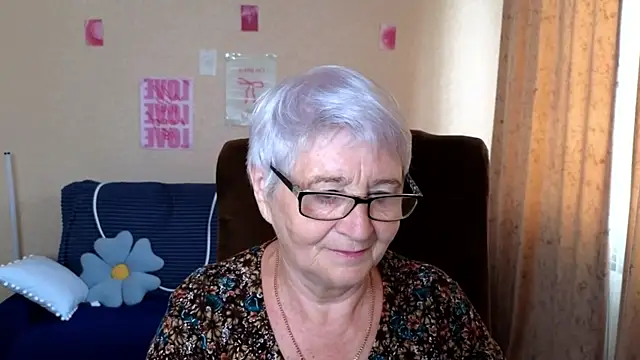 Sandra Snowflake online show from June 29, 2026, 3:57 am
