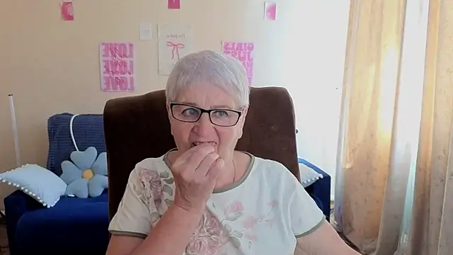 Sandra Snowflake online show from July 1, 2026, 12:18 pm