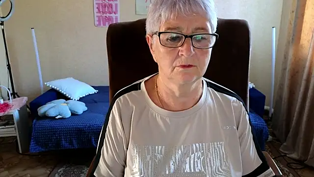 Sandra Snowflake online show from July 7, 2026, 4:15 am
