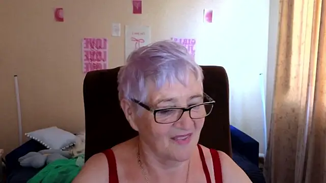 Sandra Snowflake online show from July 7, 2026, 6:47 am