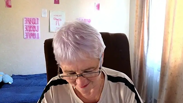 Sandra Snowflake online show from July 8, 2026, 4:06 am