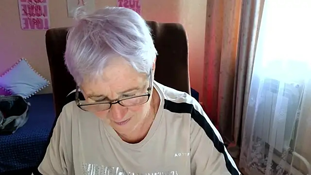 Sandra Snowflake online show from July 9, 2026, 4:16 am