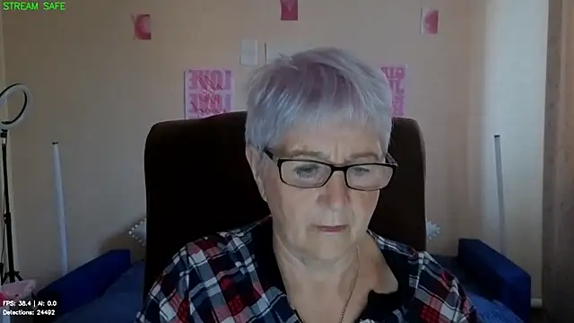 Sandra Snowflake online show from July 10, 2026, 3:55 am