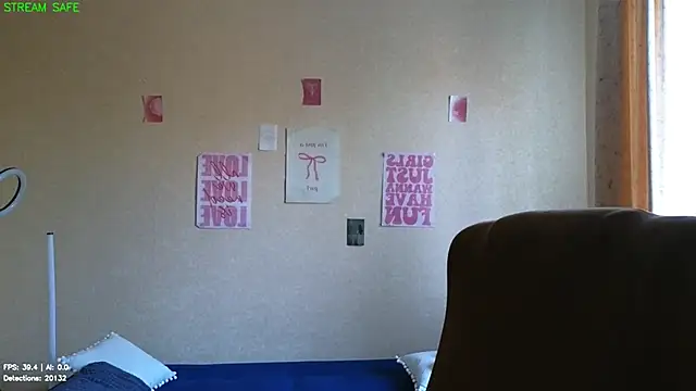 Sandra Snowflake online show from July 13, 2026, 3:53 am