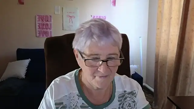 Sandra Snowflake online show from July 16, 2026, 4:07 am