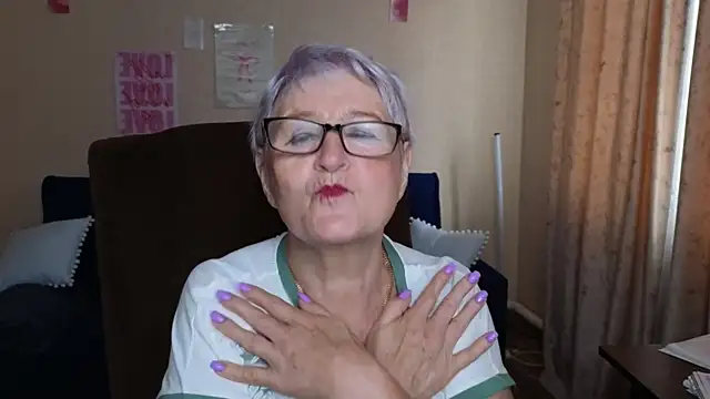 Sandra Snowflake online show from July 17, 2026, 4:08 am