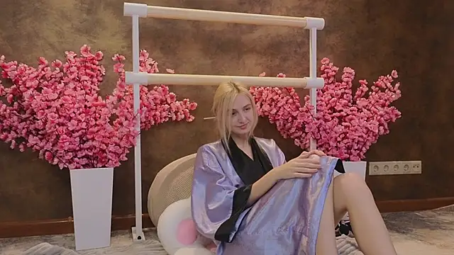 Snapshot of aishiro chatting on March 18, 2025, 12:47 pm aishiro online show from March 18, 2025, 12:47 pm
