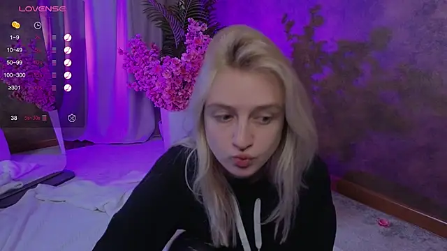 aishiro online show from November 5, 2025, 9:20 am