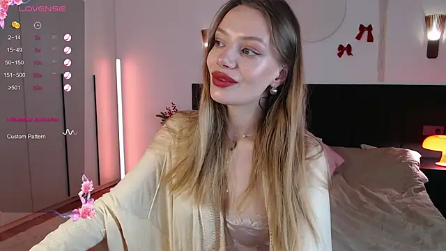 Snapshot of LunaticaBae chatting on January 18, 2026, 2:37 am LunaticaBae online show from January 18, 2026, 2:37 am