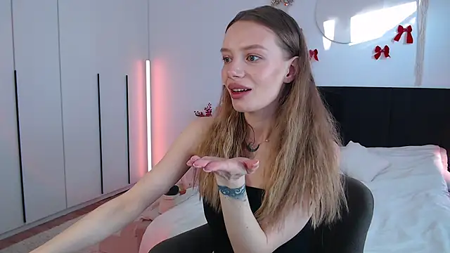 Snapshot of LunaticaBae chatting on February 3, 2026, 3:37 am LunaticaBae online show from February 3, 2026, 3:37 am