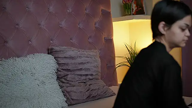 MaiaMini online show from October 13, 2025, 9:59 pm