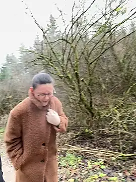 AvaFlowers6 online show from December 17, 2025, 8:31 am