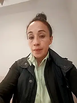 Snapshot of Coeur_de_luxure chatting on February 24, 2025, 12:59 pm Coeur de luxure online show from February 24, 2025, 12:59 pm