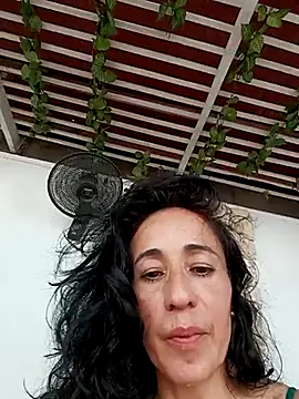 Snapshot of Coeur_de_luxure chatting on March 2, 2025, 9:43 pm Coeur de luxure online show from March 2, 2025, 9:43 pm