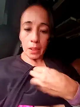 Snapshot of Coeur_de_luxure chatting on March 3, 2025, 12:58 pm Coeur de luxure online show from March 3, 2025, 12:58 pm