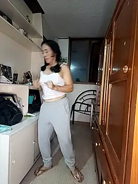 Snapshot of Coeur_de_luxure chatting on March 18, 2025, 2:36 am Coeur de luxure online show from March 18, 2025, 2:36 am