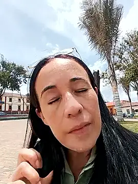 Snapshot of Coeur_de_luxure chatting on September 12, 2025, 4:51 pm Coeur de luxure online show from September 12, 2025, 4:51 pm