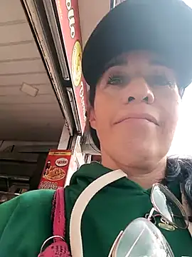 Snapshot of Coeur_de_luxure chatting on September 15, 2025, 8:53 pm Coeur de luxure online show from September 15, 2025, 8:53 pm