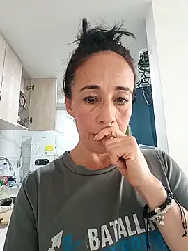 Snapshot of Coeur_de_luxure chatting on September 16, 2025, 7:15 pm Coeur de luxure online show from September 16, 2025, 7:15 pm