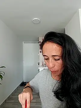 Snapshot of Coeur_de_luxure chatting on September 18, 2025, 6:21 pm Coeur de luxure online show from September 18, 2025, 6:21 pm