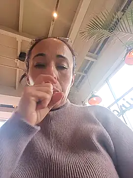 Snapshot of Coeur_de_luxure chatting on September 23, 2025, 2:53 pm Coeur de luxure online show from September 23, 2025, 2:53 pm