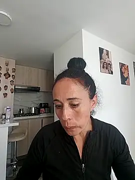 Snapshot of Coeur_de_luxure chatting on September 25, 2025, 7:28 pm Coeur de luxure online show from September 25, 2025, 7:28 pm